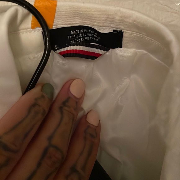 Tommy Hilfiger - Picture 4 of 6